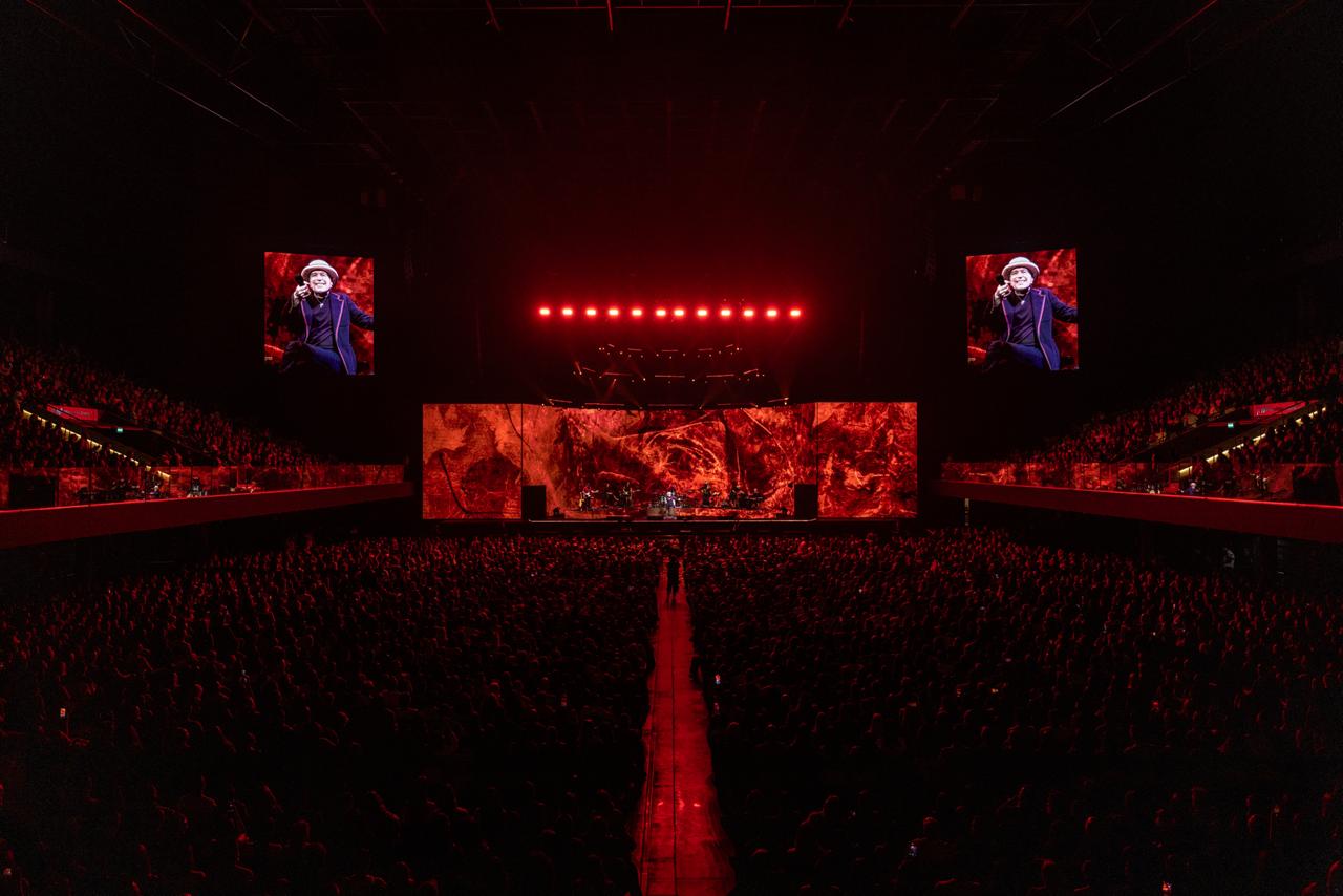 Concierto producido por Arenas ante miles de personas